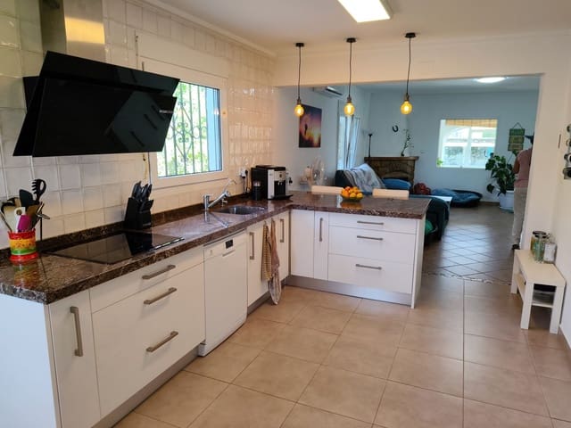 3 quarto Moradia para venda em Dénia com piscina - 445 000 € (Ref: 9996329)