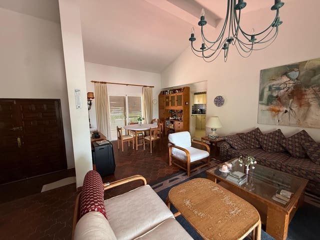 3 soverom Villa til salgs i Nueva Andalucia, Marbella med garasje - € 750 000 (Ref: 10019804)