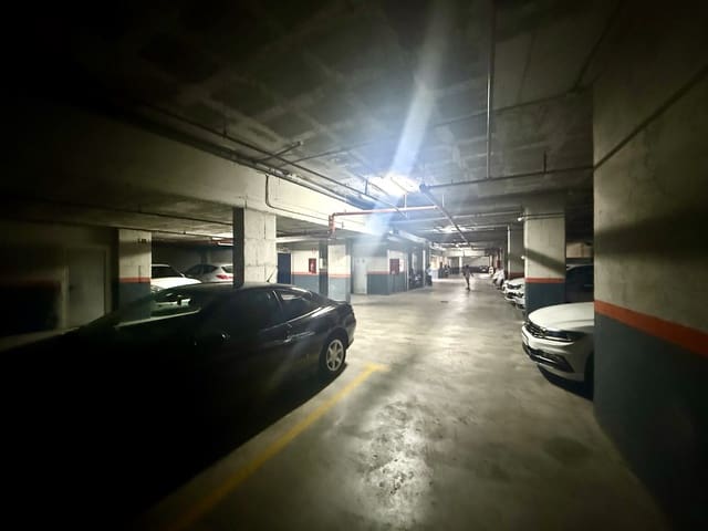 Autotalli myytävänä paikassa San Pedro de Alcantara, Marbella - 500 000 € (Ref: 10024851)