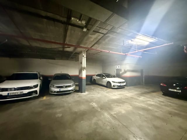 Autotalli myytävänä paikassa San Pedro de Alcantara, Marbella - 500 000 € (Ref: 10024851)