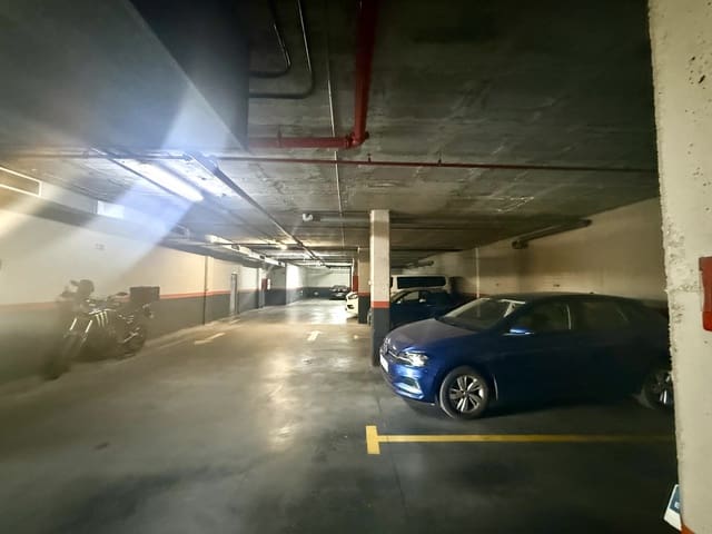 Autotalli myytävänä paikassa San Pedro de Alcantara, Marbella - 500 000 € (Ref: 10024851)