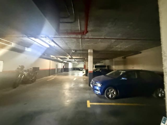 Autotalli myytävänä paikassa San Pedro de Alcantara, Marbella - 500 000 € (Ref: 10024851)