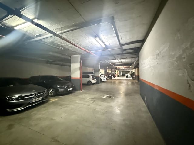 Autotalli myytävänä paikassa San Pedro de Alcantara, Marbella - 500 000 € (Ref: 10024851)