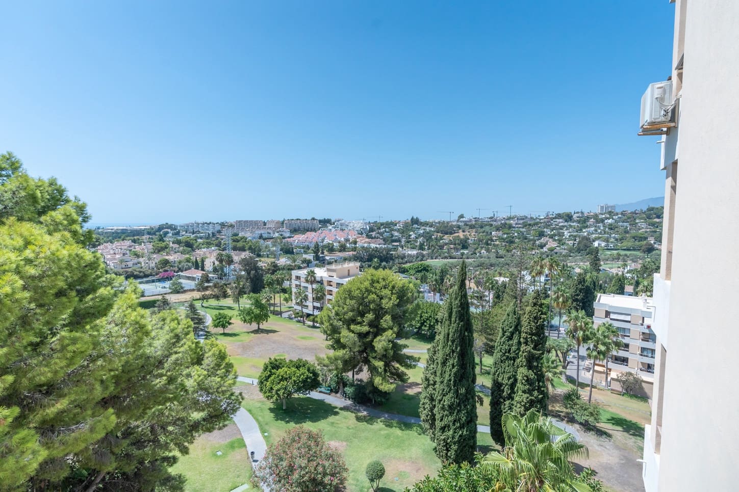 Apartamento de 2 habitaciones en Marbella en venta - 450.000 € (Ref: 10033200)