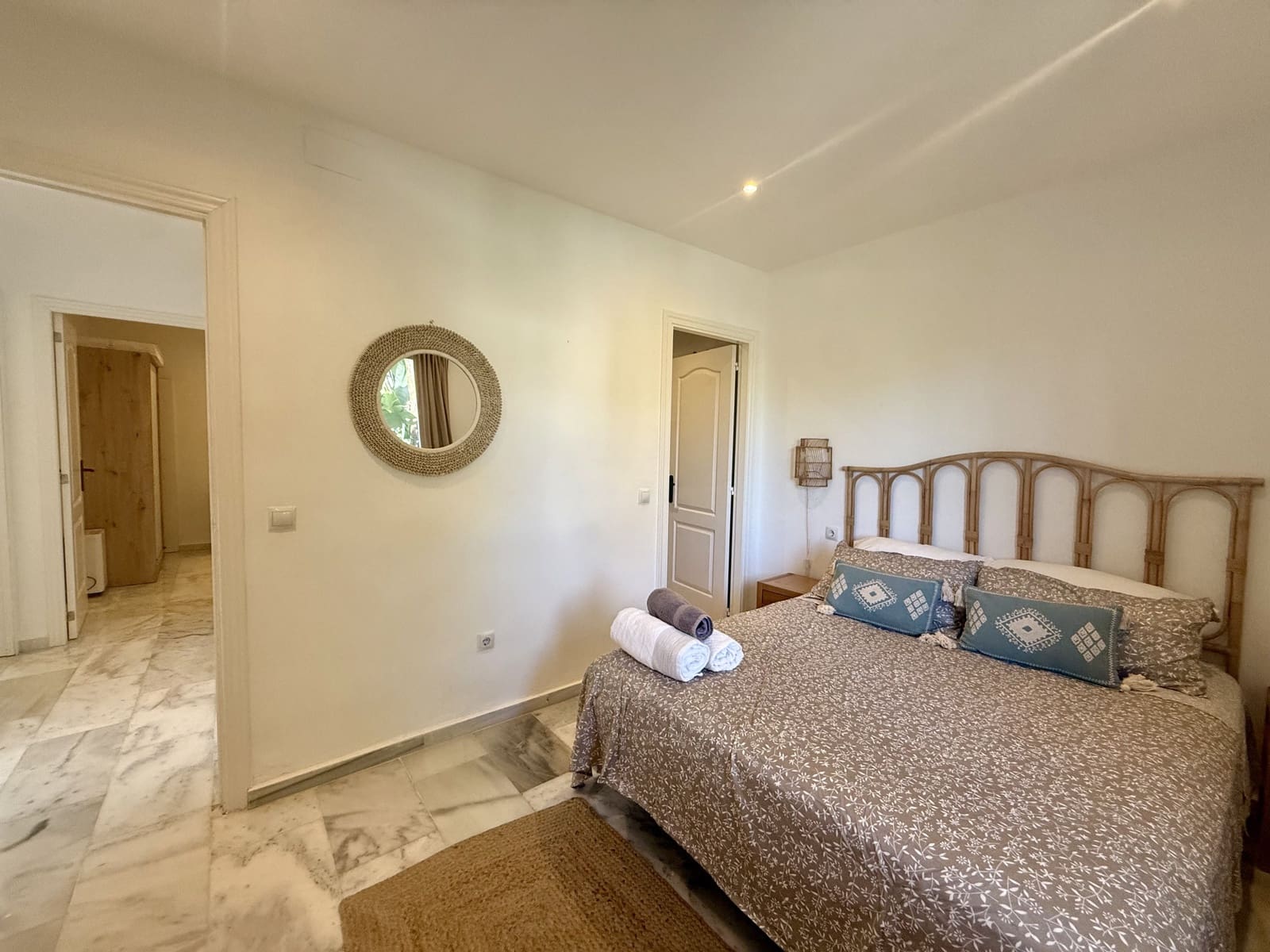 4 sypialnia Willa na sprzedaż w Nueva Andalucia z basenem garażem - 1 100 000 € (Ref: 10039421)