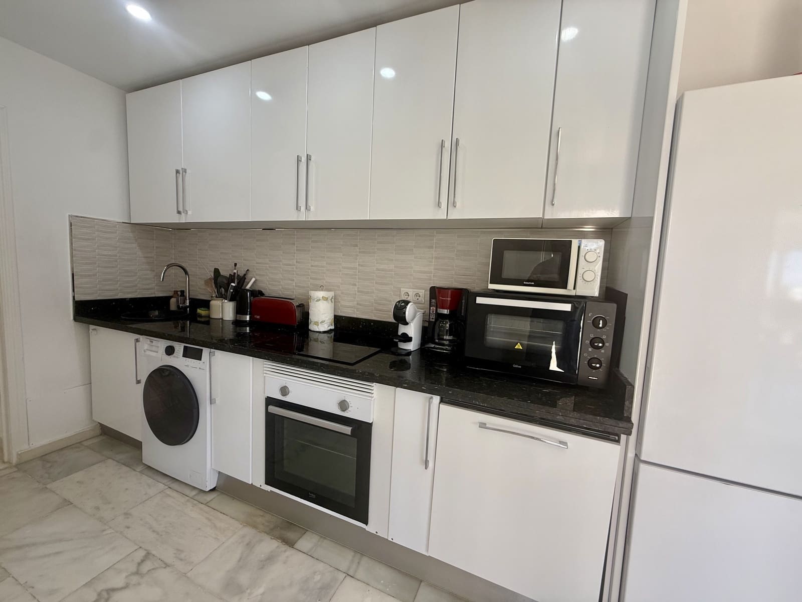 4 sypialnia Willa na sprzedaż w Nueva Andalucia z basenem garażem - 1 100 000 € (Ref: 10039421)