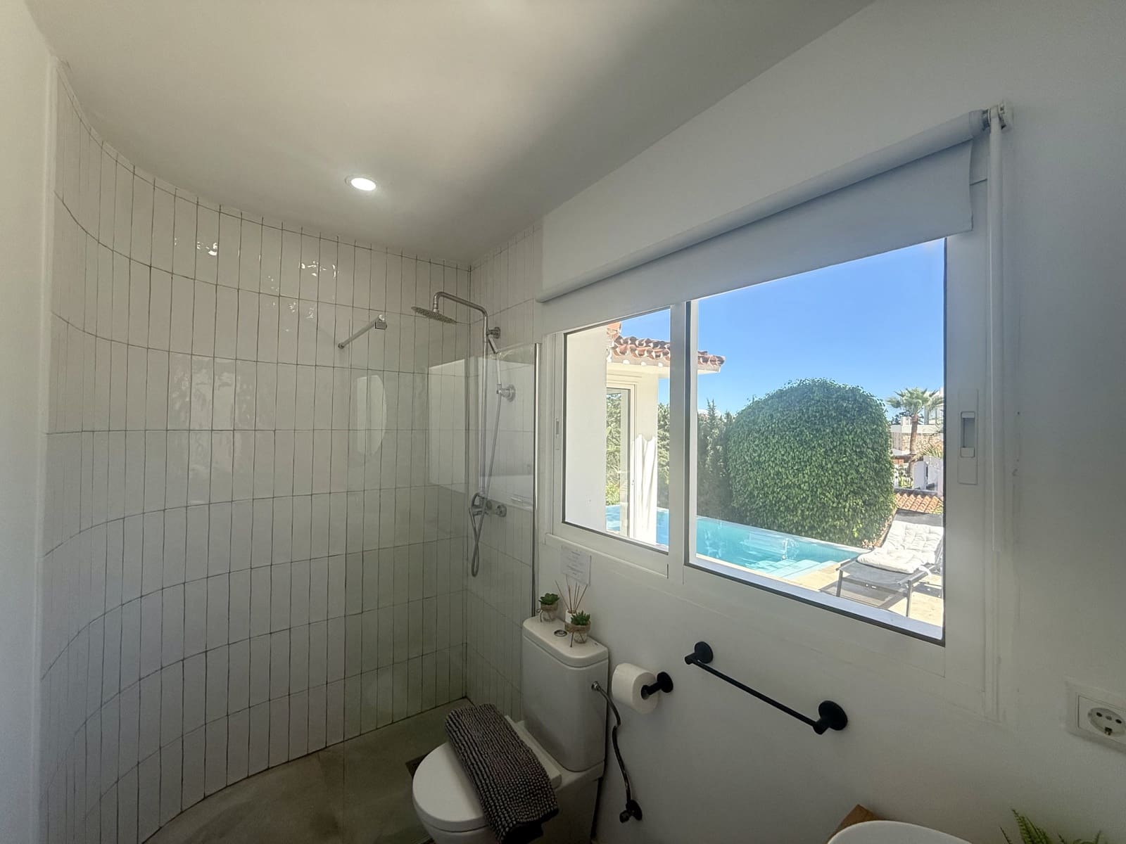 4 sypialnia Willa na sprzedaż w Nueva Andalucia z basenem garażem - 1 100 000 € (Ref: 10039421)