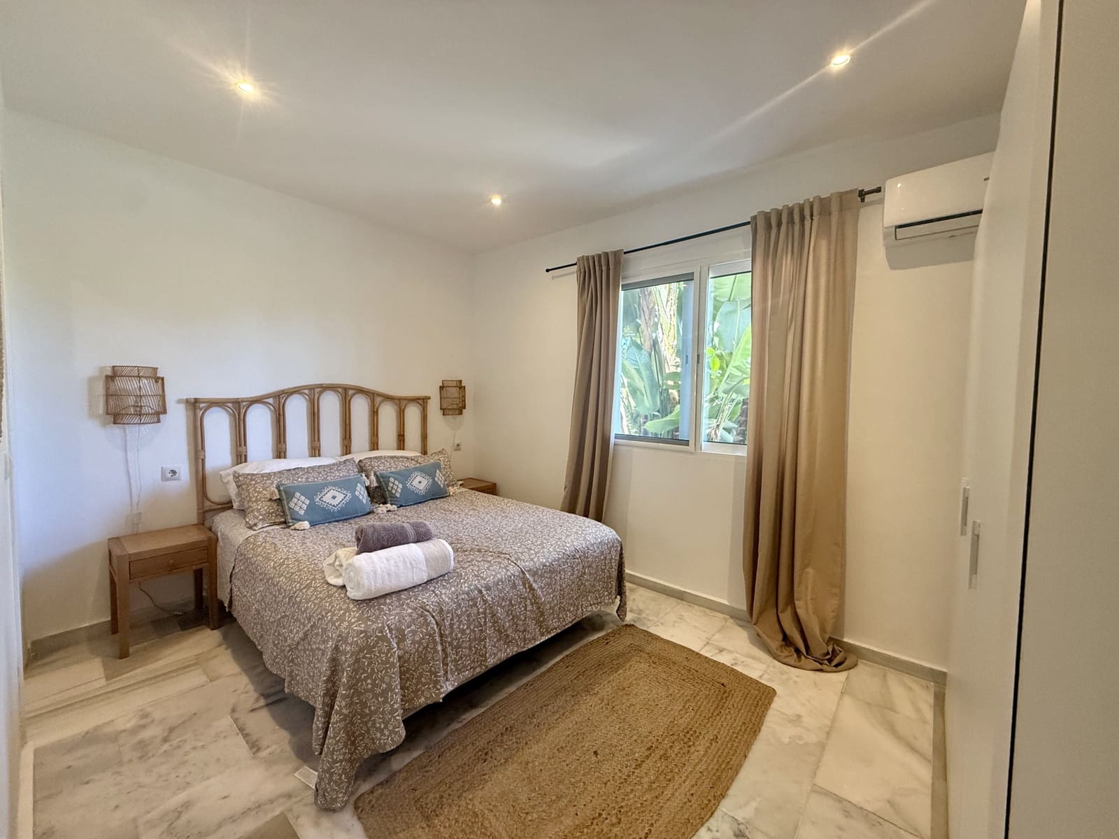 4 sypialnia Willa na sprzedaż w Nueva Andalucia z basenem garażem - 1 100 000 € (Ref: 10039421)