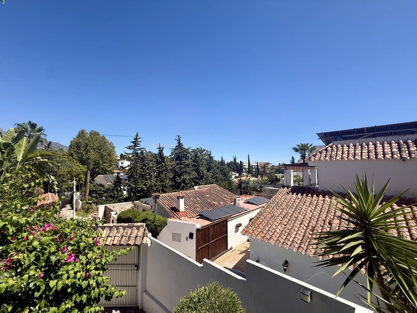 4 sypialnia Willa na sprzedaż w Nueva Andalucia z basenem garażem - 1 100 000 € (Ref: 10039421)
