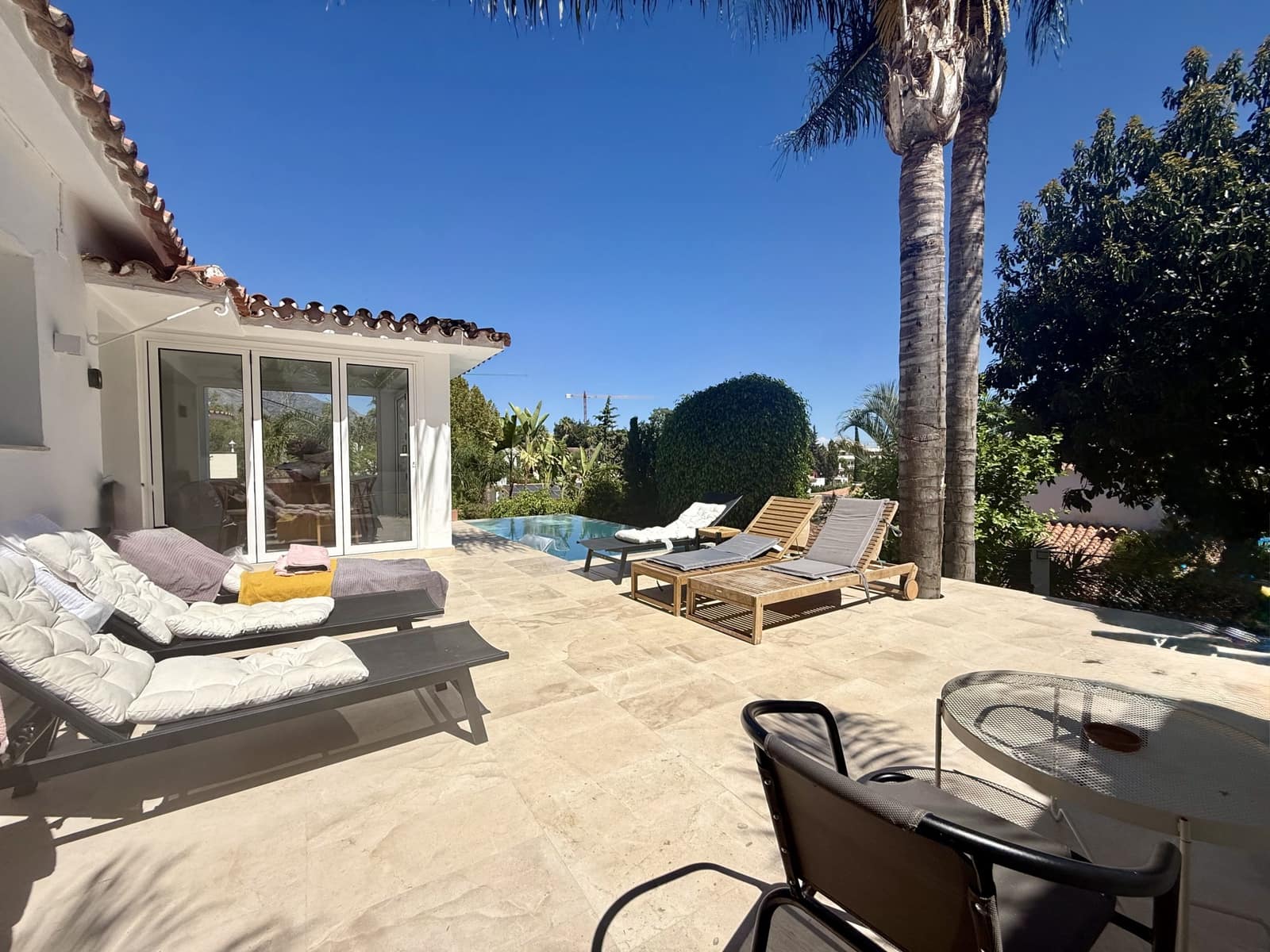 4 sypialnia Willa na sprzedaż w Nueva Andalucia z basenem garażem - 1 100 000 € (Ref: 10039421)