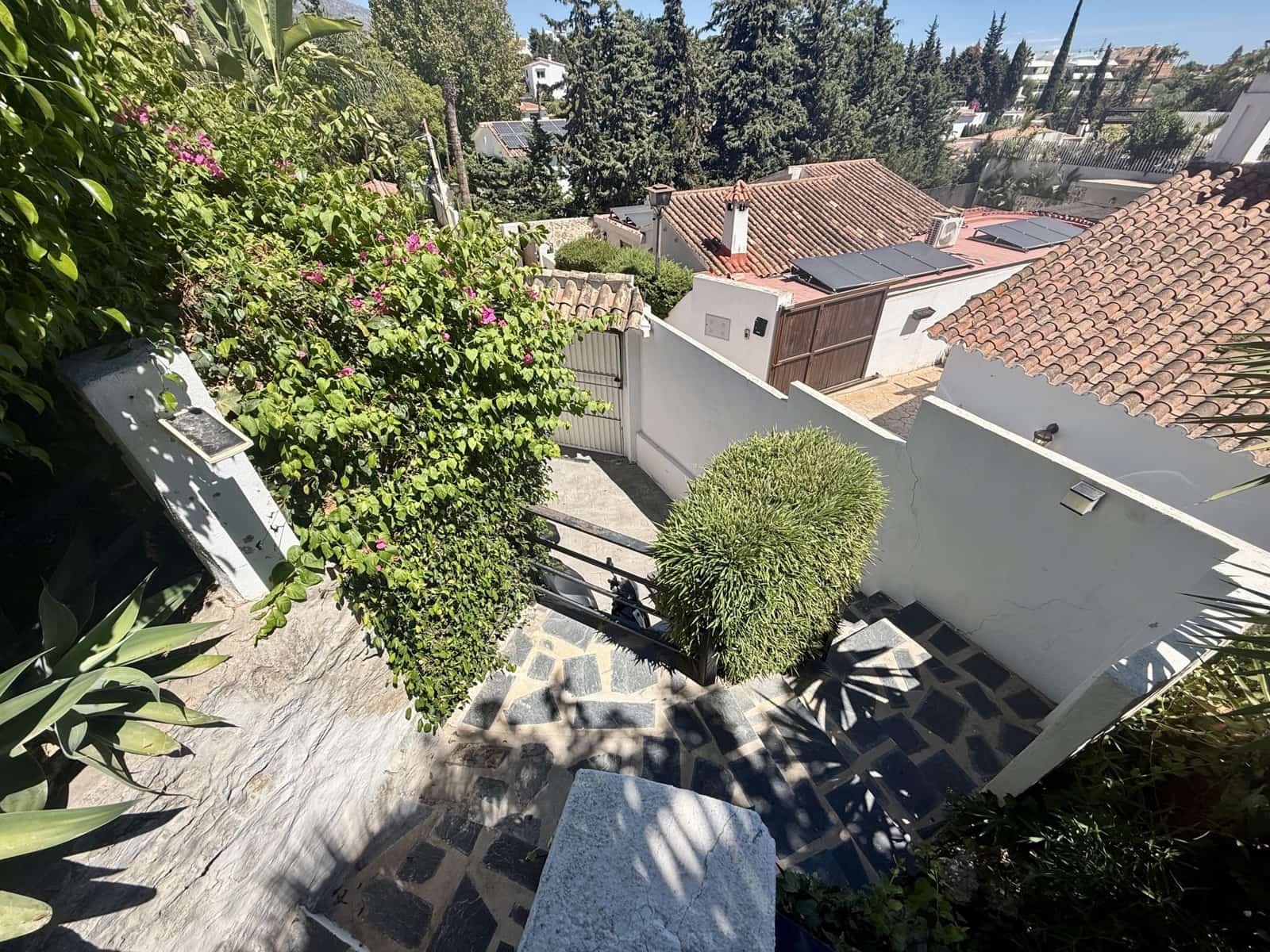 4 sypialnia Willa na sprzedaż w Nueva Andalucia z basenem garażem - 1 100 000 € (Ref: 10039421)