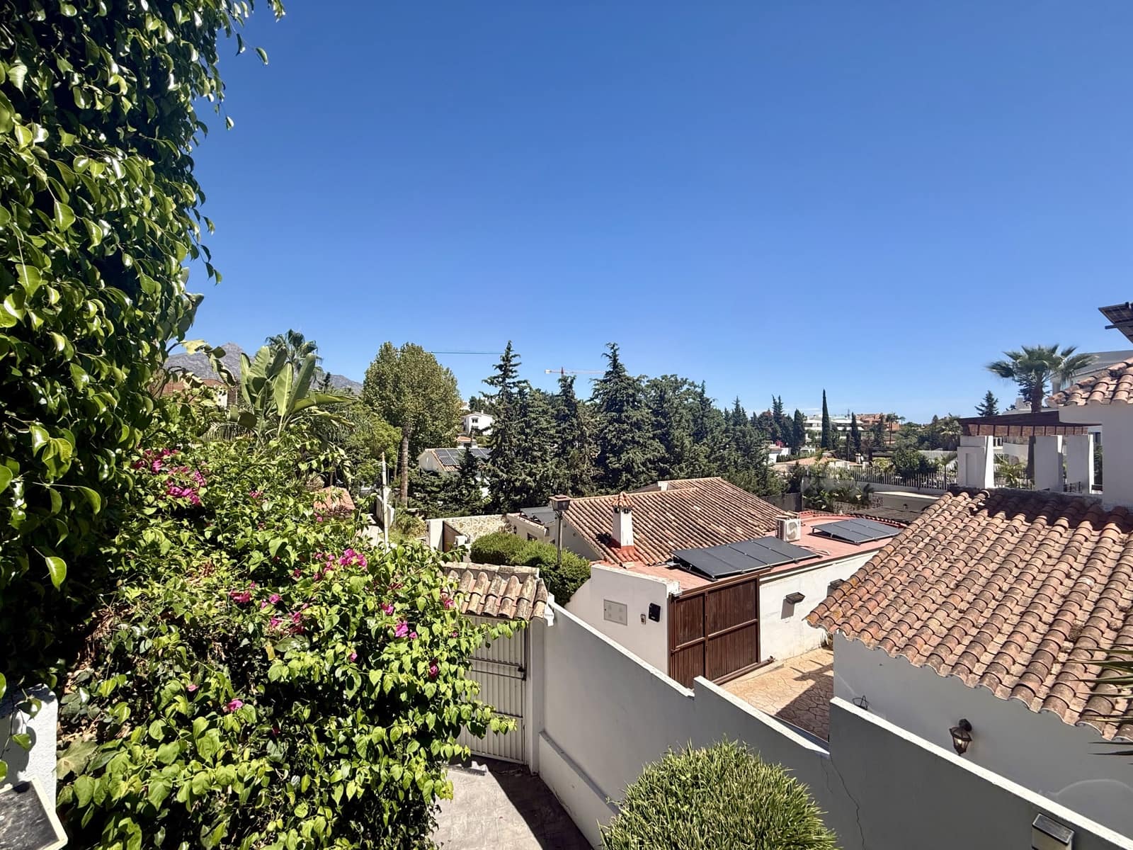 4 sypialnia Willa na sprzedaż w Nueva Andalucia z basenem garażem - 1 100 000 € (Ref: 10039421)