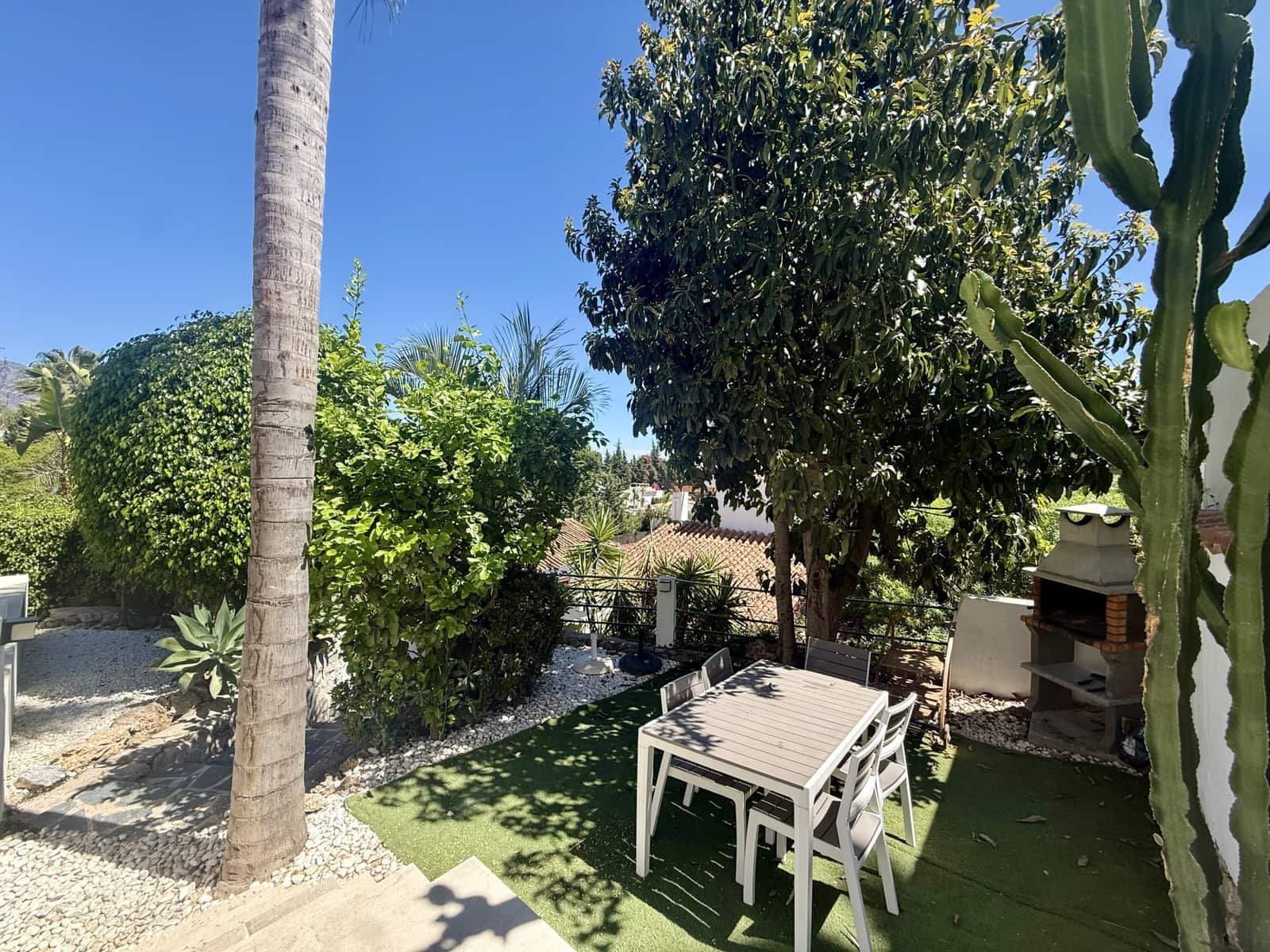 4 sypialnia Willa na sprzedaż w Nueva Andalucia z basenem garażem - 1 100 000 € (Ref: 10039421)