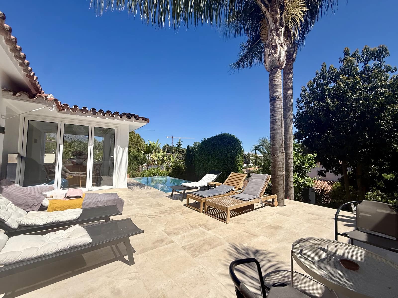 4 sypialnia Willa na sprzedaż w Nueva Andalucia z basenem garażem - 1 100 000 € (Ref: 10039421)