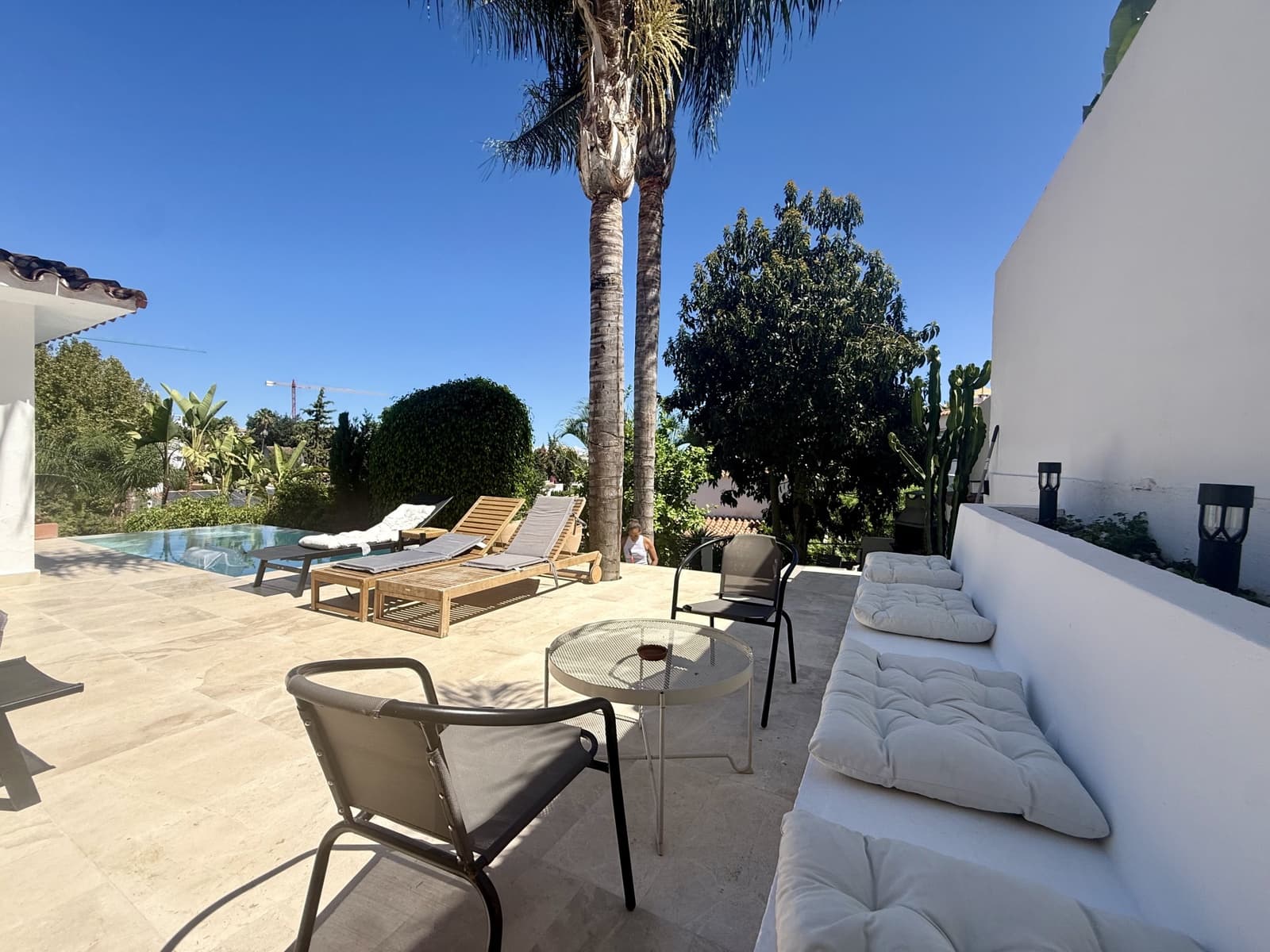 4 sypialnia Willa na sprzedaż w Nueva Andalucia z basenem garażem - 1 100 000 € (Ref: 10039421)
