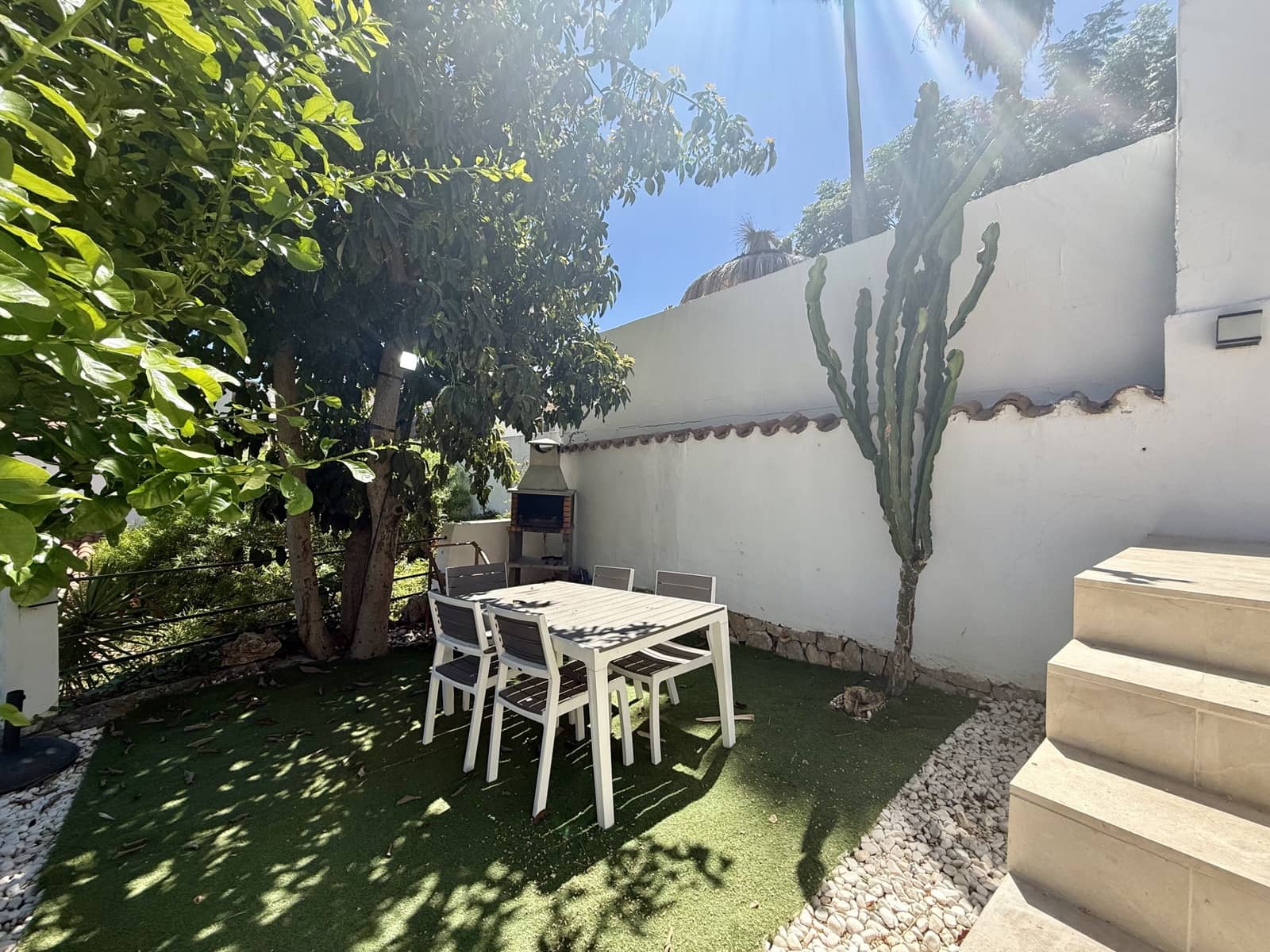 4 sypialnia Willa na sprzedaż w Nueva Andalucia z basenem garażem - 1 100 000 € (Ref: 10039421)