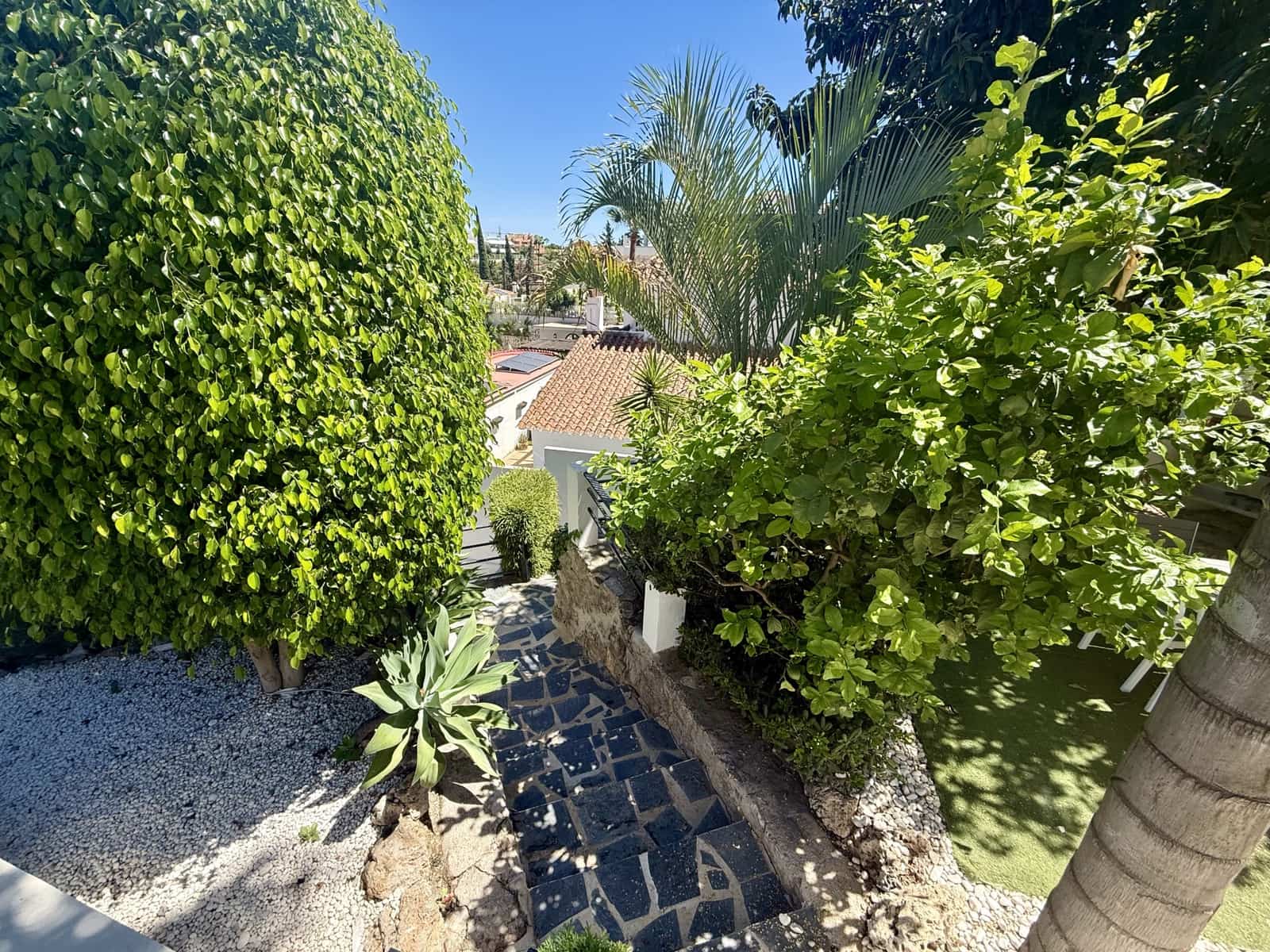 4 sypialnia Willa na sprzedaż w Nueva Andalucia z basenem garażem - 1 100 000 € (Ref: 10039421)