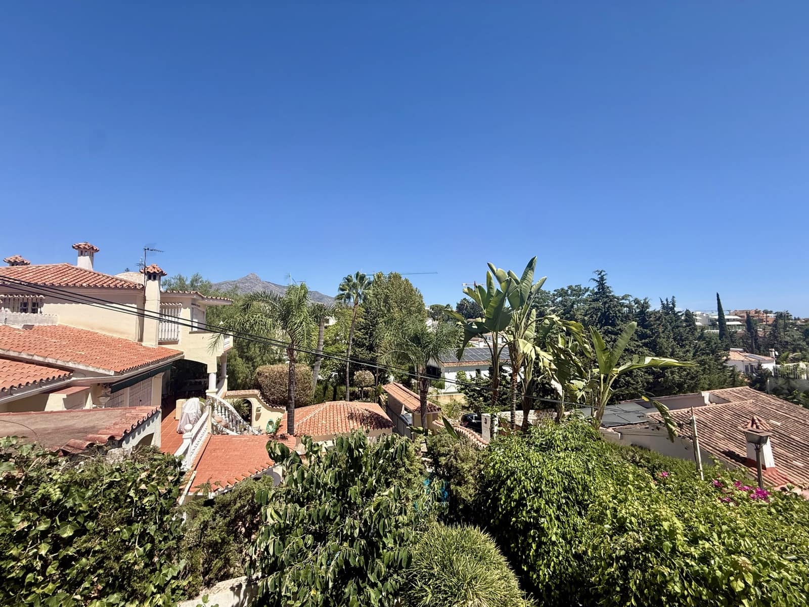 4 sypialnia Willa na sprzedaż w Nueva Andalucia z basenem garażem - 1 100 000 € (Ref: 10039421)