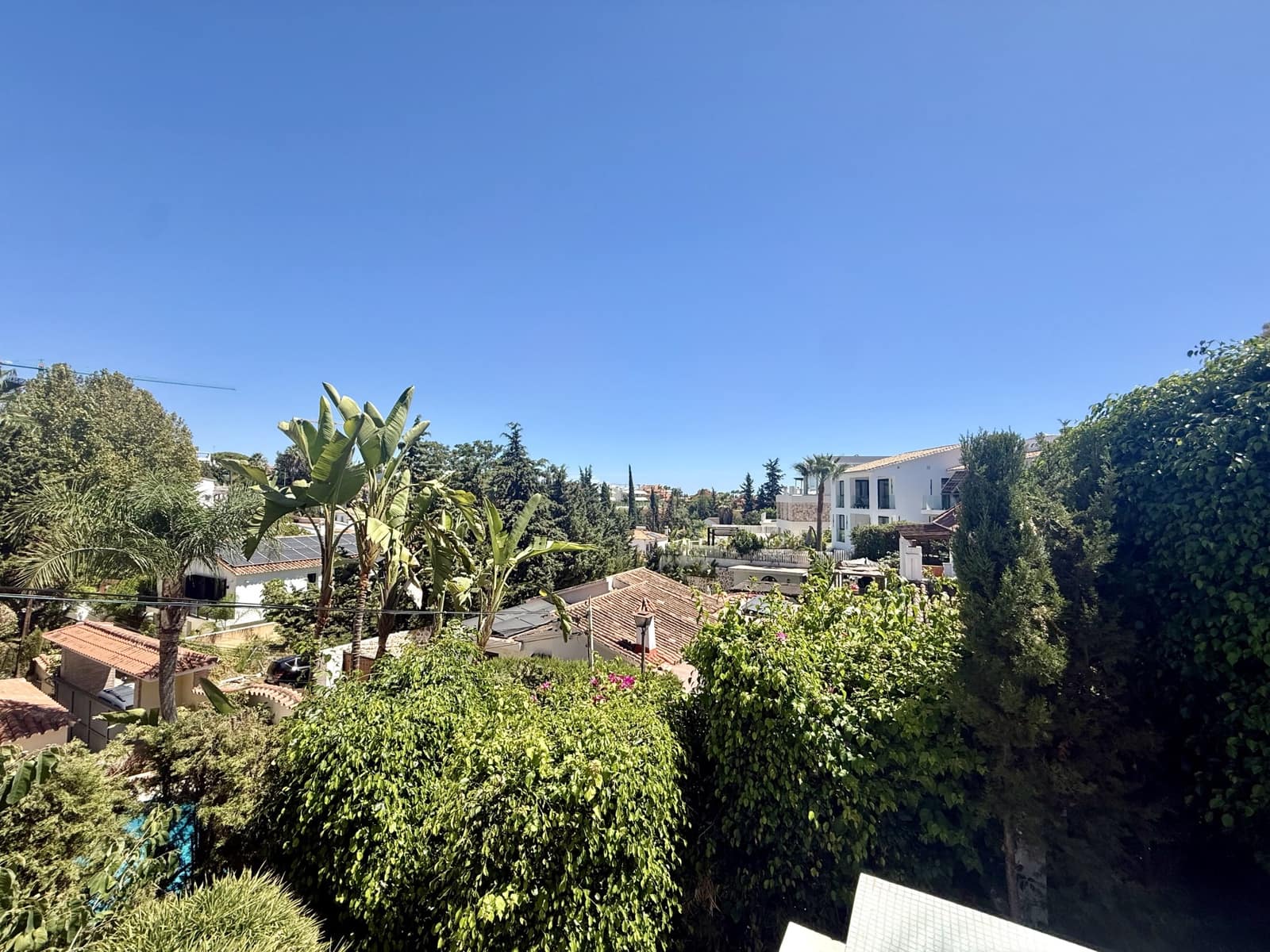 4 sypialnia Willa na sprzedaż w Nueva Andalucia z basenem garażem - 1 100 000 € (Ref: 10039421)
