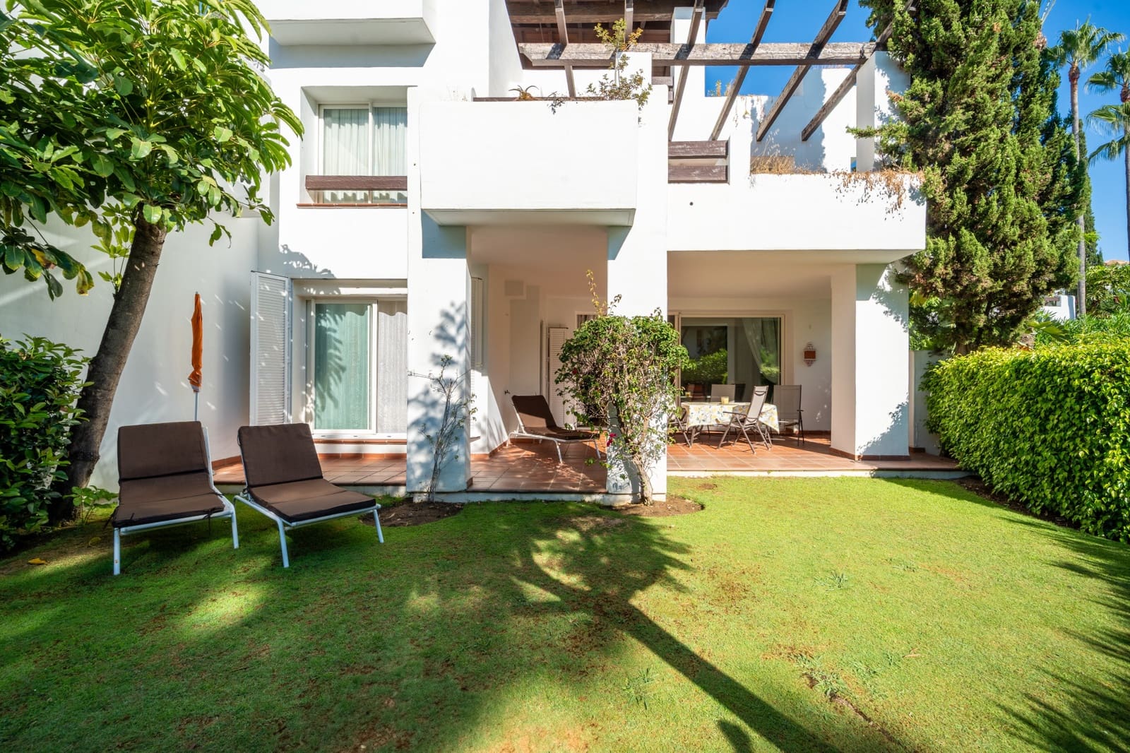 2 makuuhuone Huoneisto myytävänä paikassa Estepona mukana uima-altaan 
autotalli - 890 000 € (Ref: 10054334)