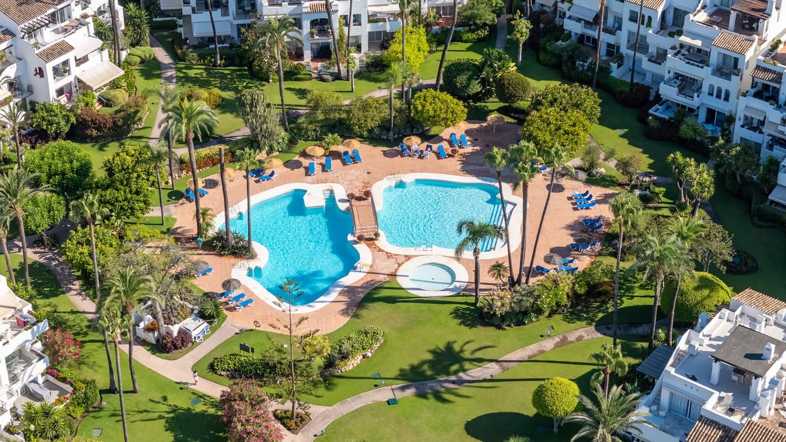 2 makuuhuone Huoneisto myytävänä paikassa Estepona mukana uima-altaan 
autotalli - 890 000 € (Ref: 10054334)