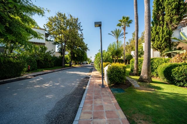 2 makuuhuone Huoneisto myytävänä paikassa Estepona mukana uima-altaan 
autotalli - 890 000 € (Ref: 10054334)