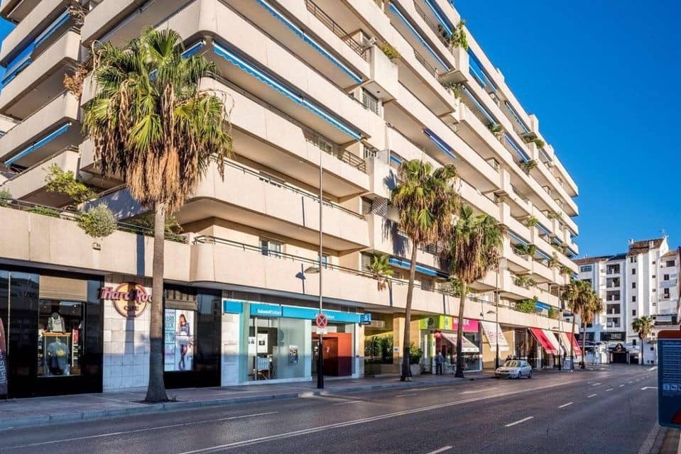 2 bedroom Apartment for sale in Puerto Banus with pool garage - € 700,000 (Ref: 10057675)