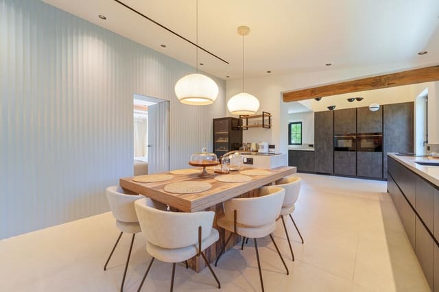 5 soverom Villa til salgs i Puerto Banus, Marbella med svømmebasseng garasje - € 5 750 000 (Ref: 10060925)