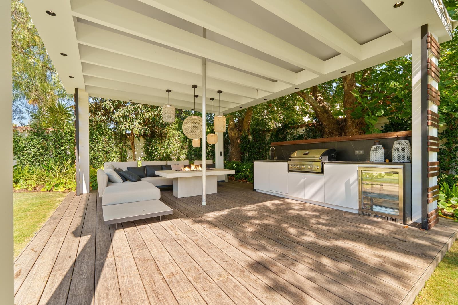 5 soverom Villa til salgs i Puerto Banus med svømmebasseng garasje - € 5 750 000 (Ref: 10060925)