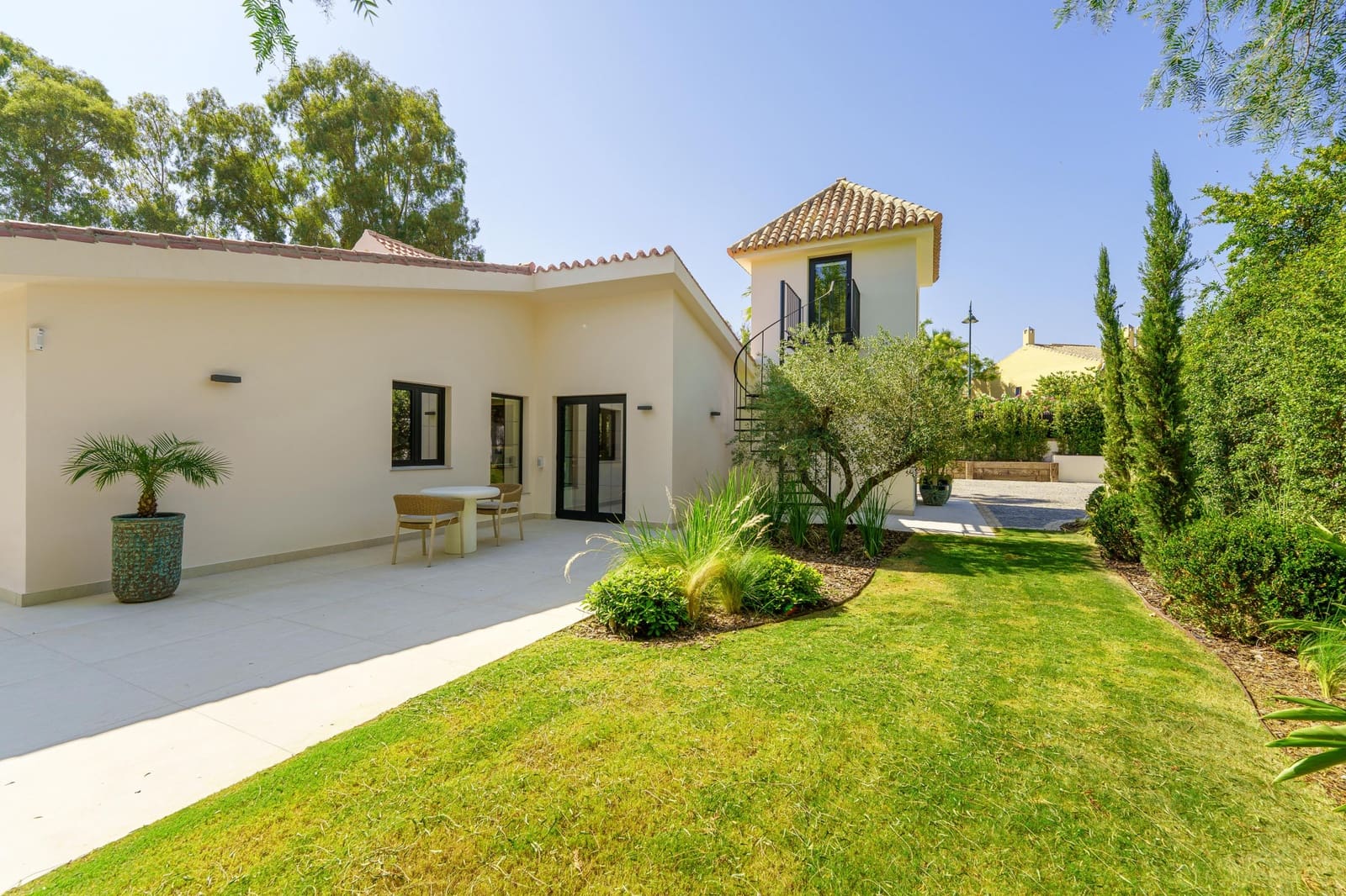 5 soverom Villa til salgs i Puerto Banus med svømmebasseng garasje - € 5 750 000 (Ref: 10060925)