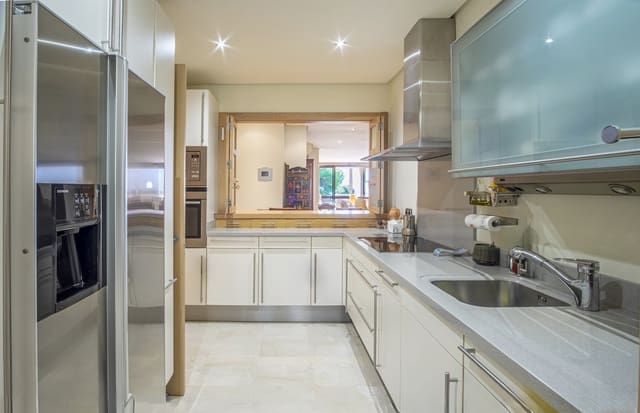 2 quarto Apartamento para venda em Golden Mile, Marbella com piscina garagem - 1 200 000 € (Ref: 10062922)