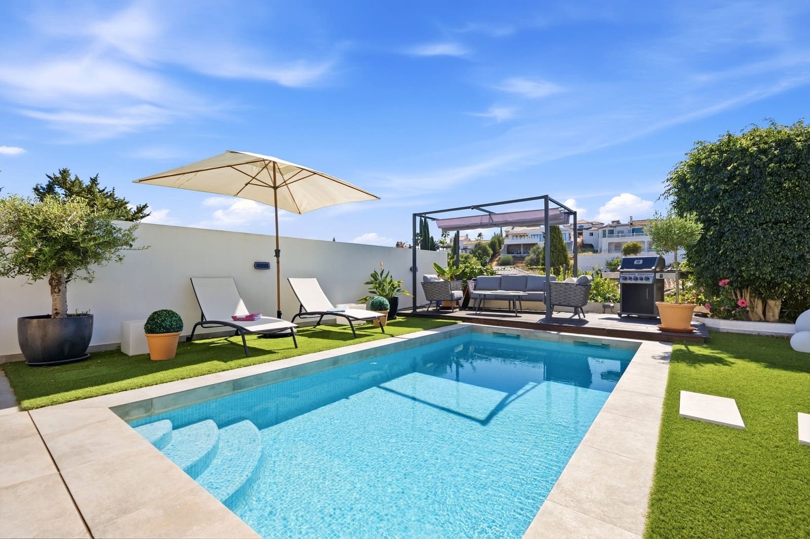 Chalet de 4 habitaciones en Mijas Costa en venta con piscina garaje - 985.000 € (Ref: 10085423)