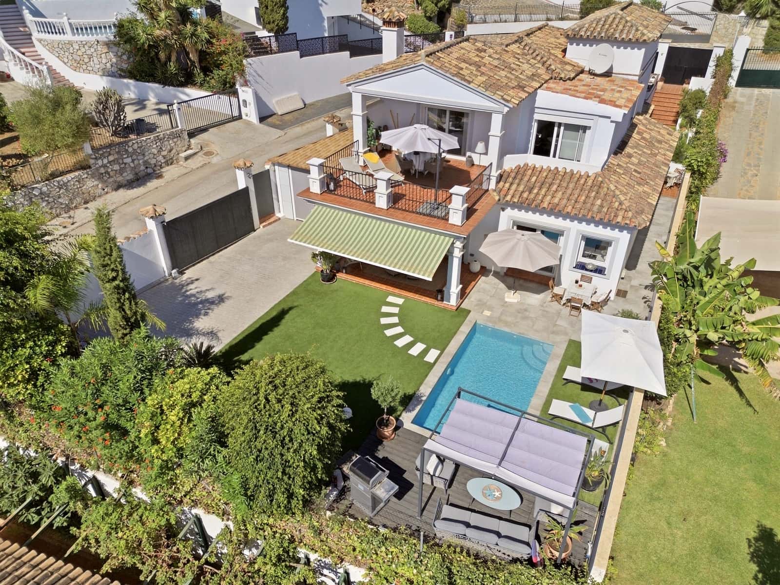Chalet de 4 habitaciones en Mijas Costa en venta con piscina garaje - 985.000 € (Ref: 10085423)