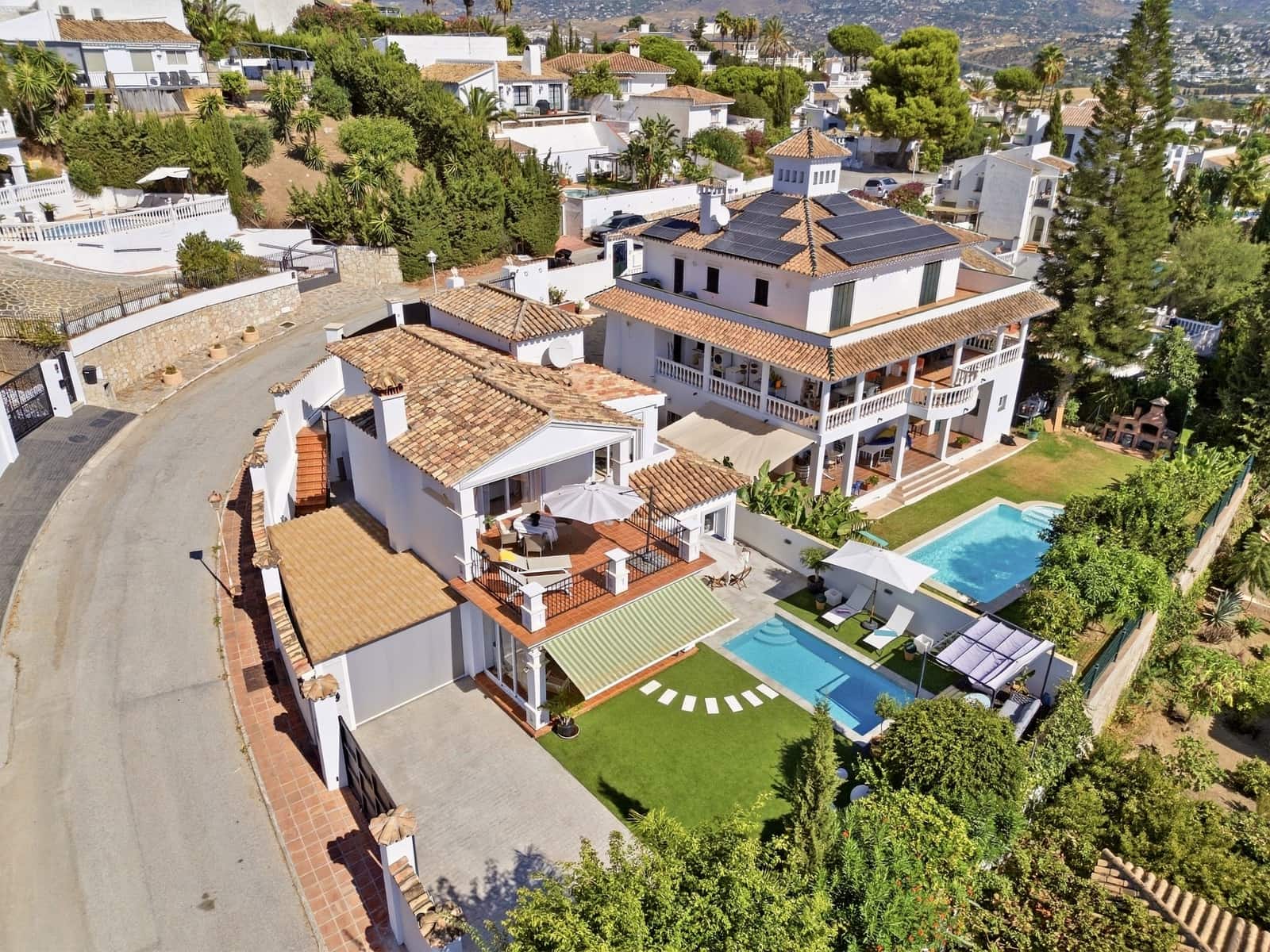 Chalet de 4 habitaciones en Mijas Costa en venta con piscina garaje - 985.000 € (Ref: 10085423)