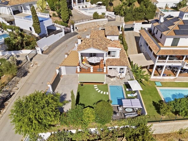 Chalet de 4 habitaciones en Mijas Costa, Mijas en venta con piscina garaje - 985.000 € (Ref: 10085423)