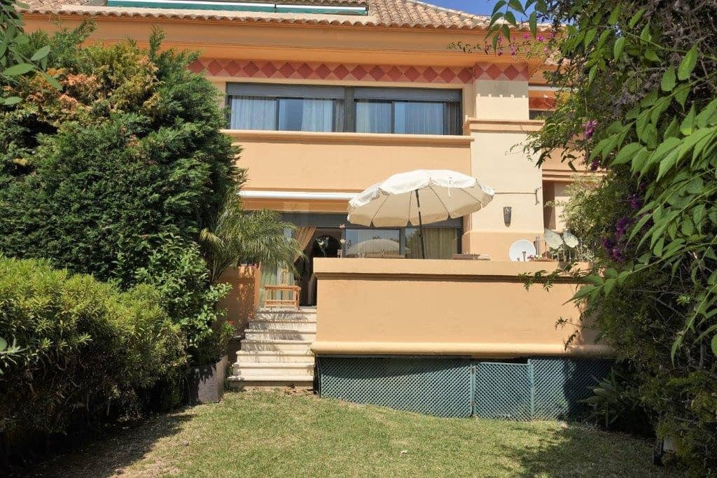 2 bedroom Apartment for rent in Nueva Andalucia, Marbella with pool