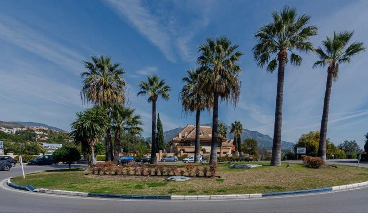 2 bedroom Apartment for rent in Nueva Andalucia, Marbella with pool