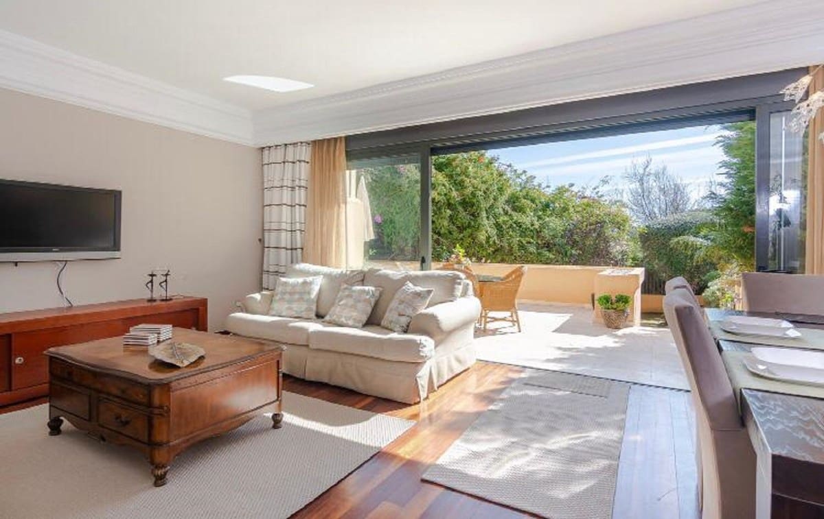 2 bedroom Apartment for rent in Nueva Andalucia, Marbella with pool