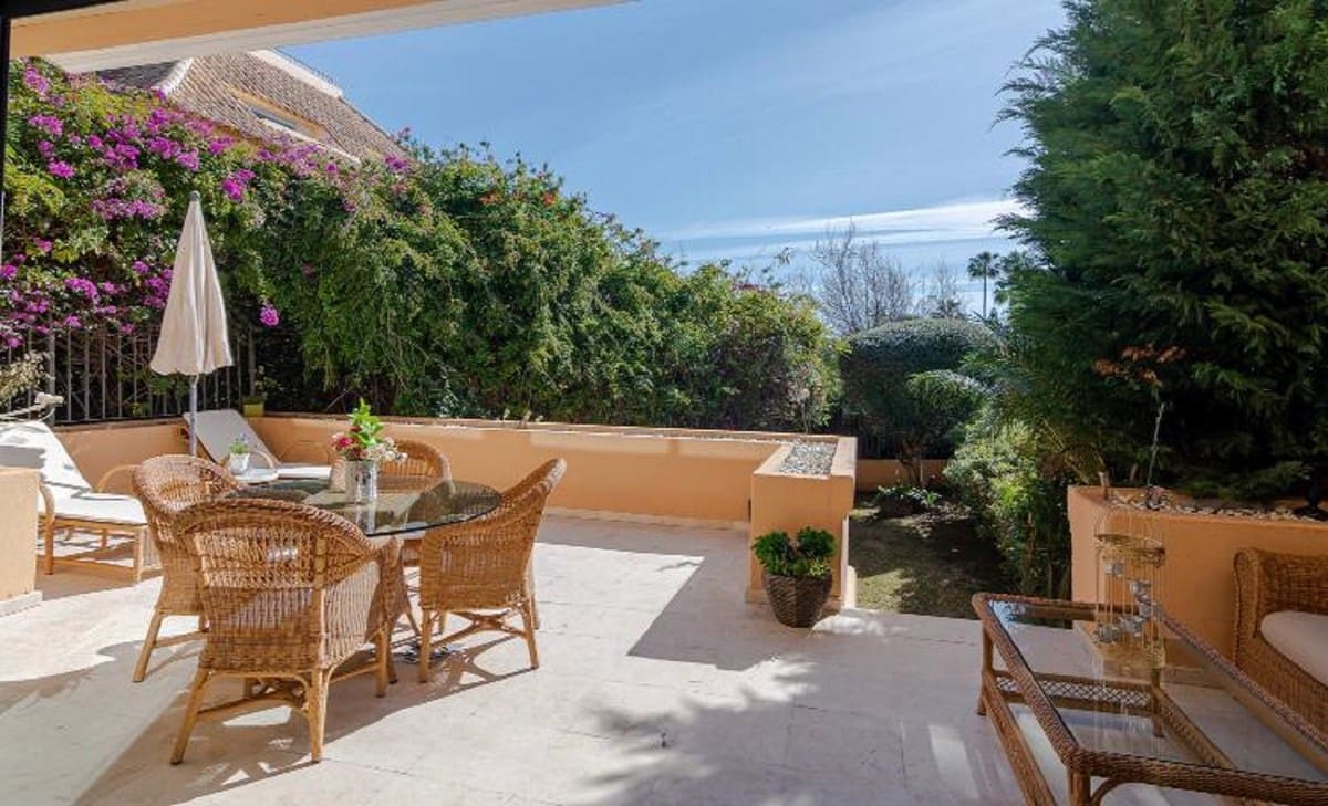 2 bedroom Apartment for rent in Nueva Andalucia, Marbella with pool