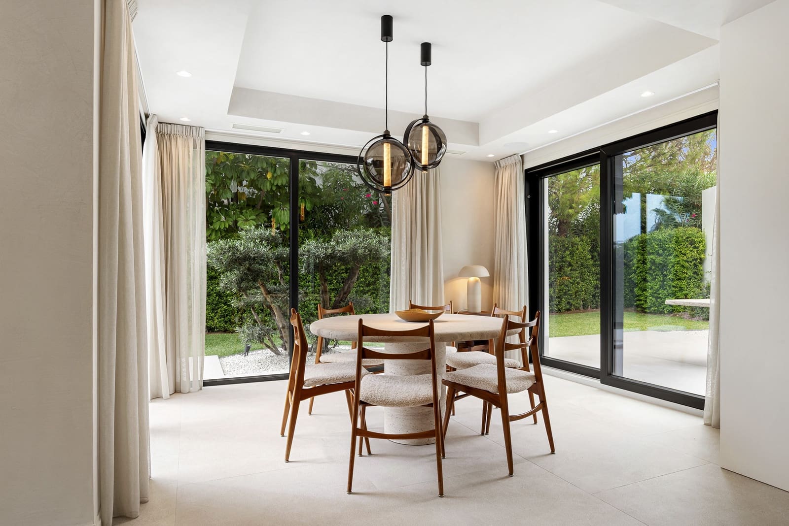 4 bedroom Villa for sale in Benahavis with pool garage - € 3,450,000 (Ref: 9244313)