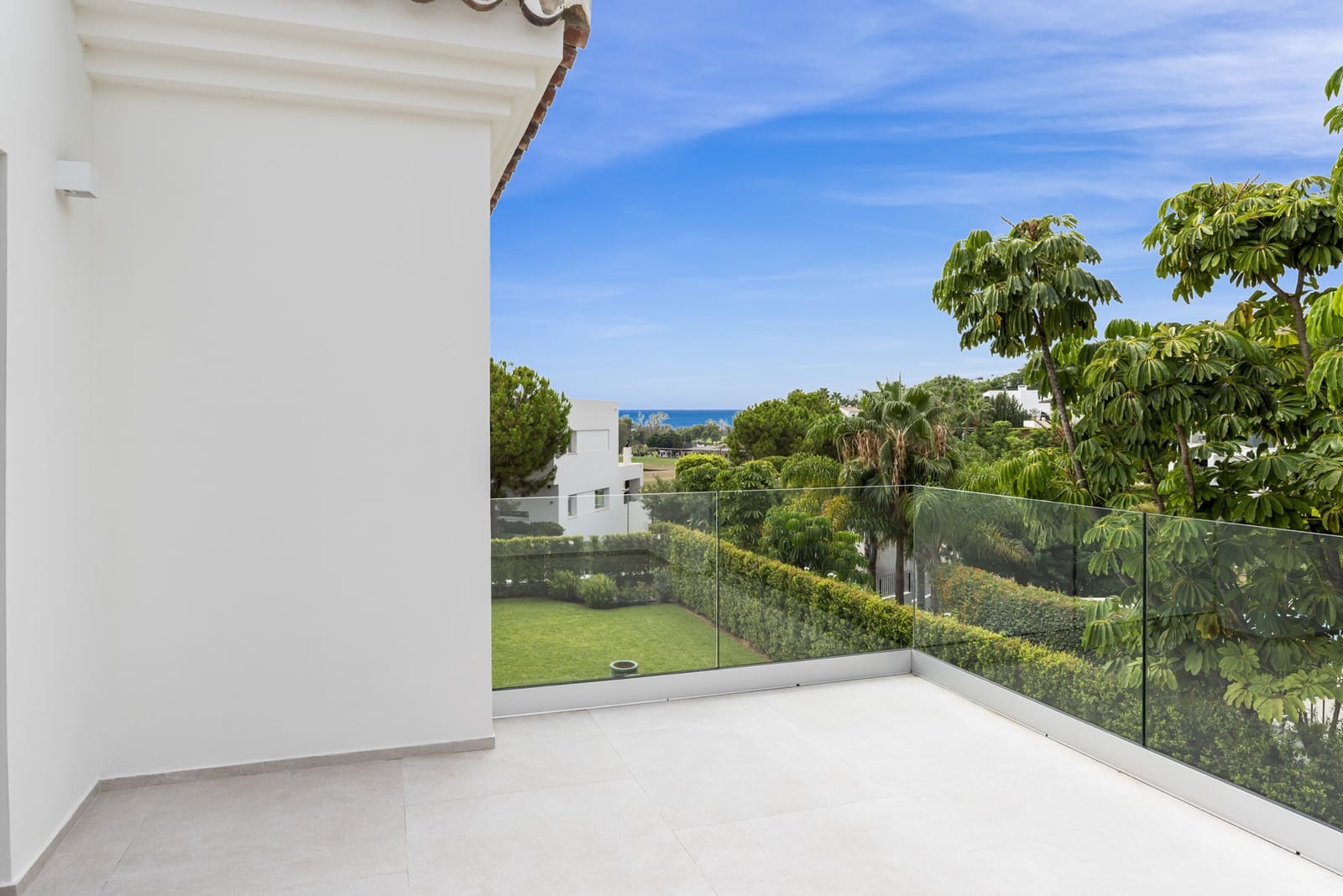 4 bedroom Villa for sale in Benahavis with pool garage - € 3,450,000 (Ref: 9244313)