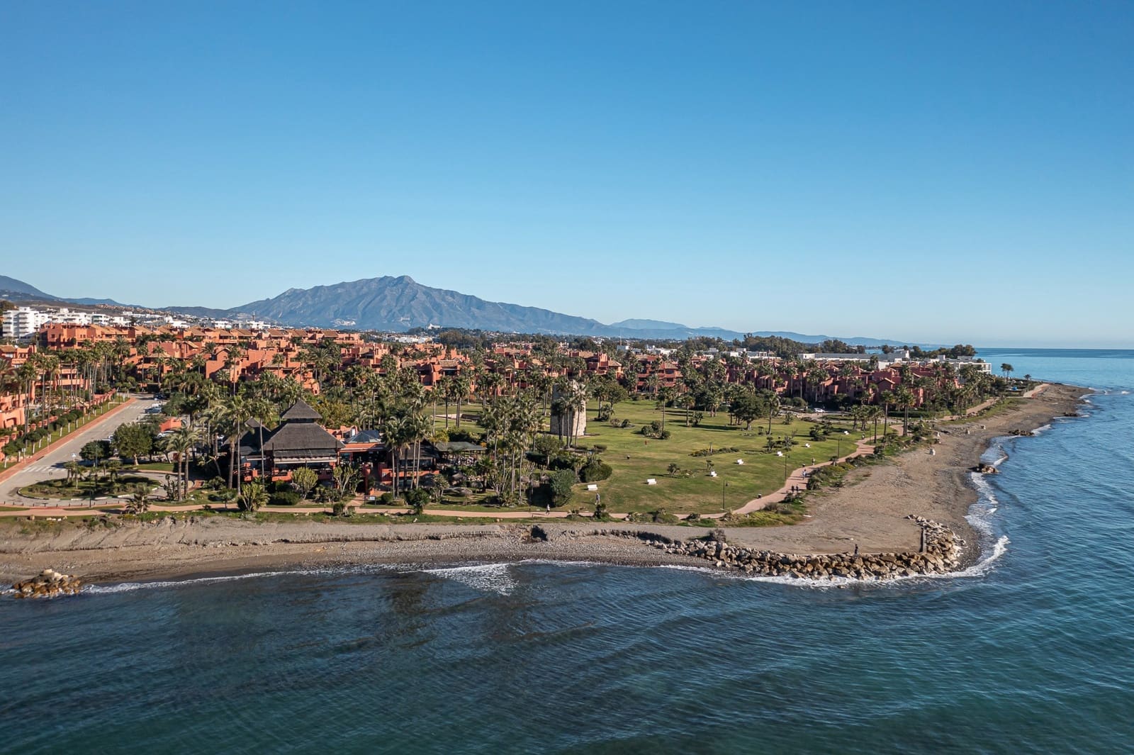 3 bedroom Apartment for sale in Estepona with pool garage - € 2,350,000 (Ref: 9244323)