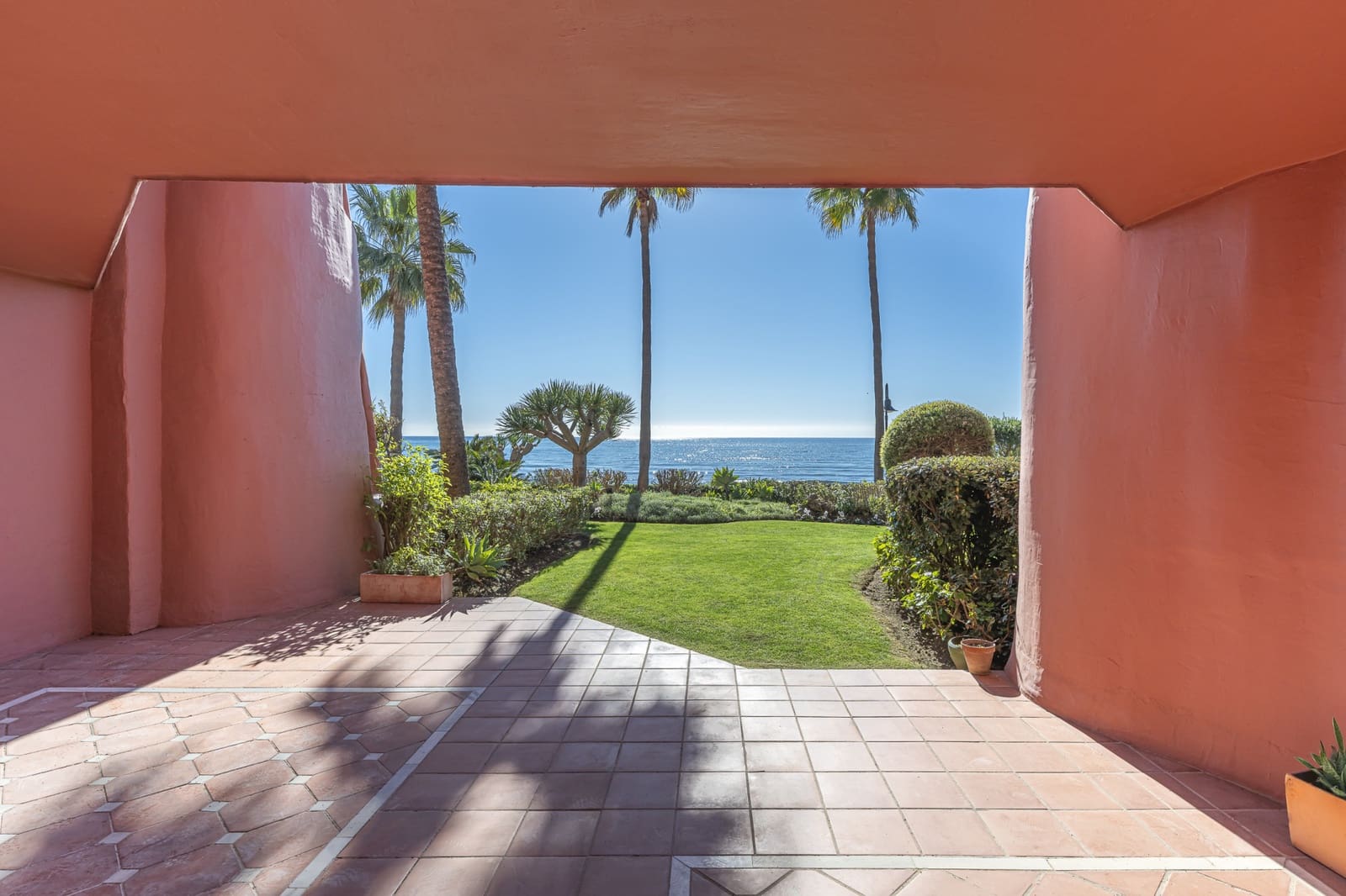 3 bedroom Apartment for sale in Estepona with pool garage - € 2,350,000 (Ref: 9244323)