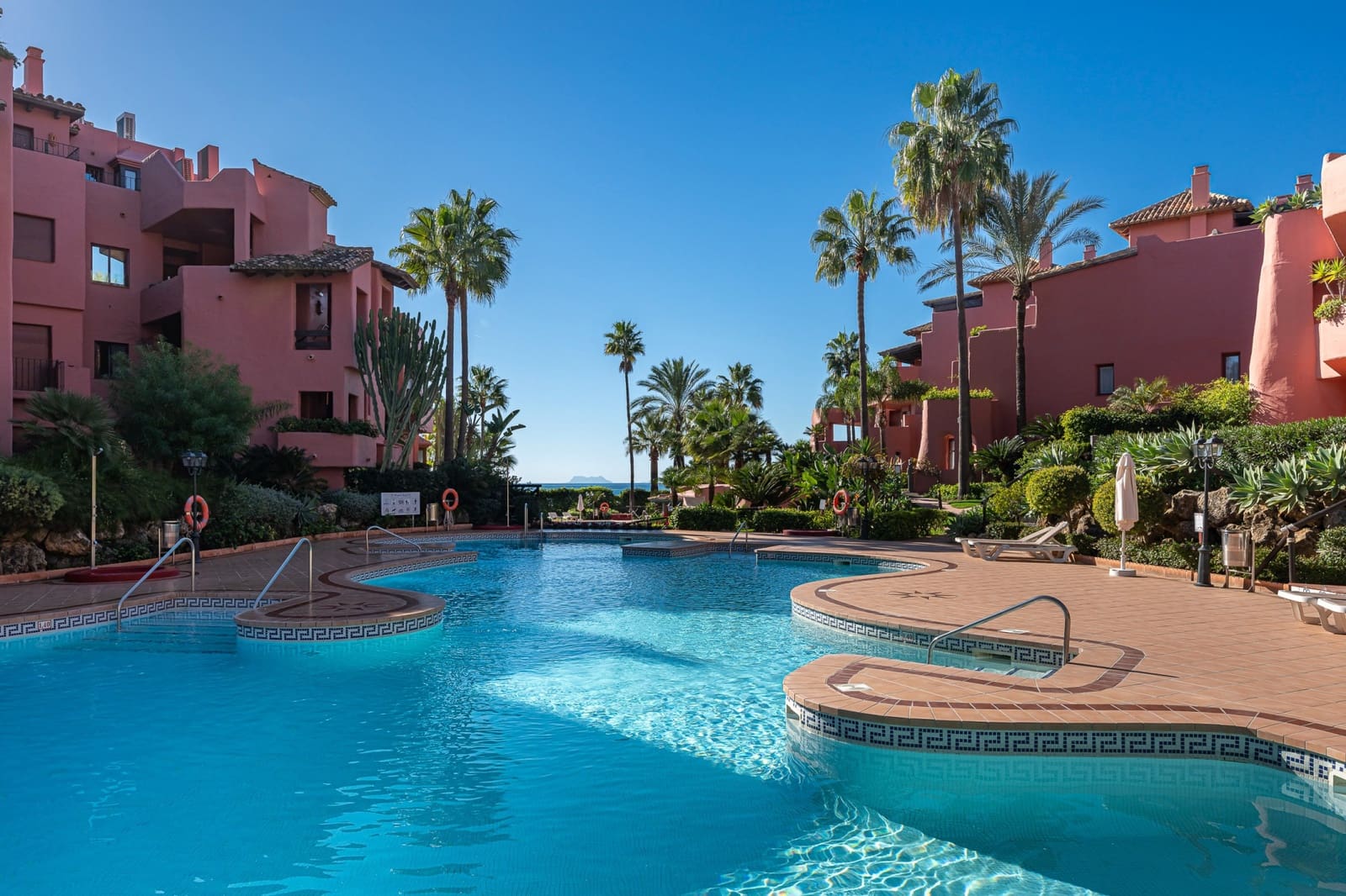 3 bedroom Apartment for sale in Estepona with pool garage - € 2,350,000 (Ref: 9244323)