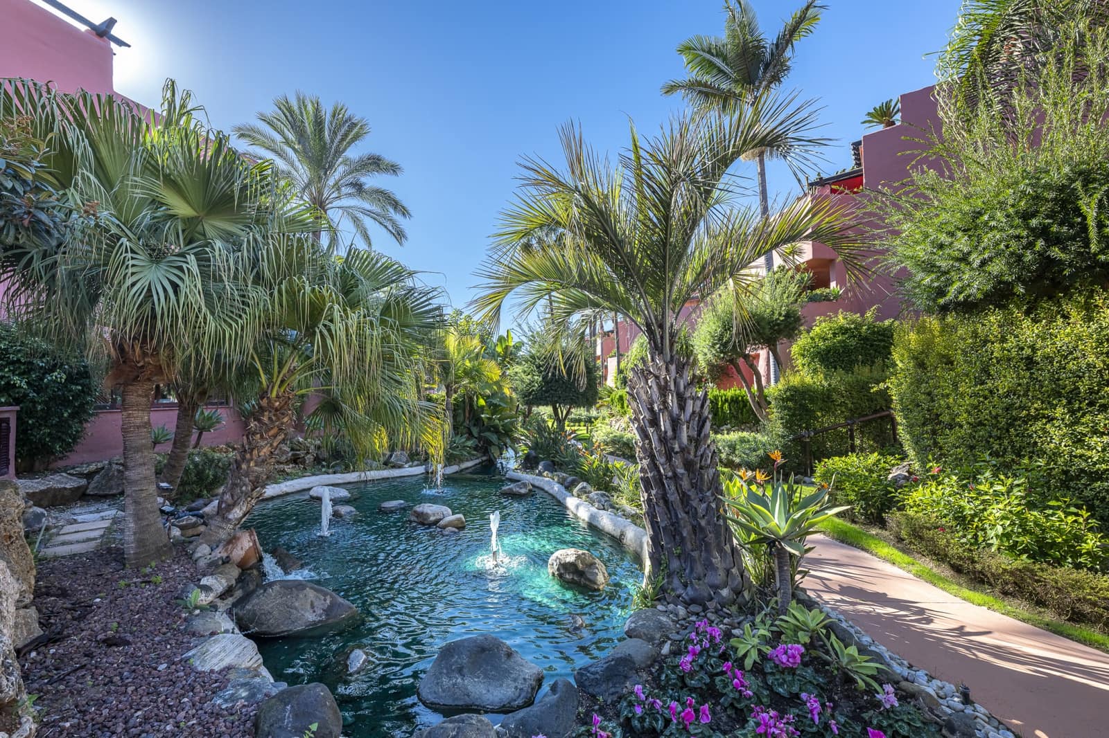 3 bedroom Apartment for sale in Estepona with pool garage - € 2,350,000 (Ref: 9244323)