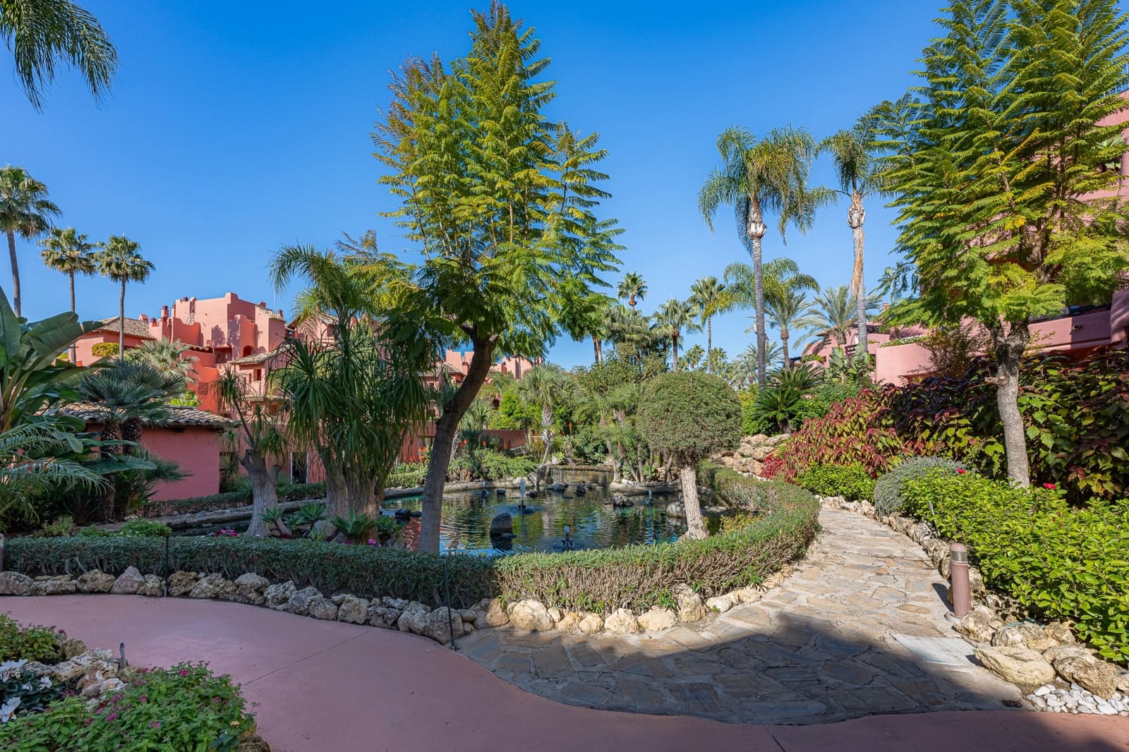 3 bedroom Apartment for sale in Estepona with pool garage - € 2,350,000 (Ref: 9244323)