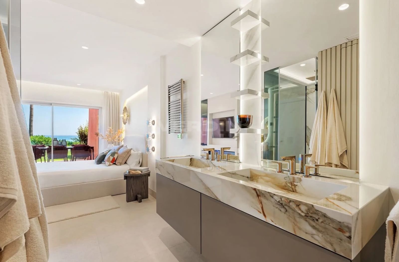 3 bedroom Apartment for sale in Estepona with pool garage - € 2,350,000 (Ref: 9244323)