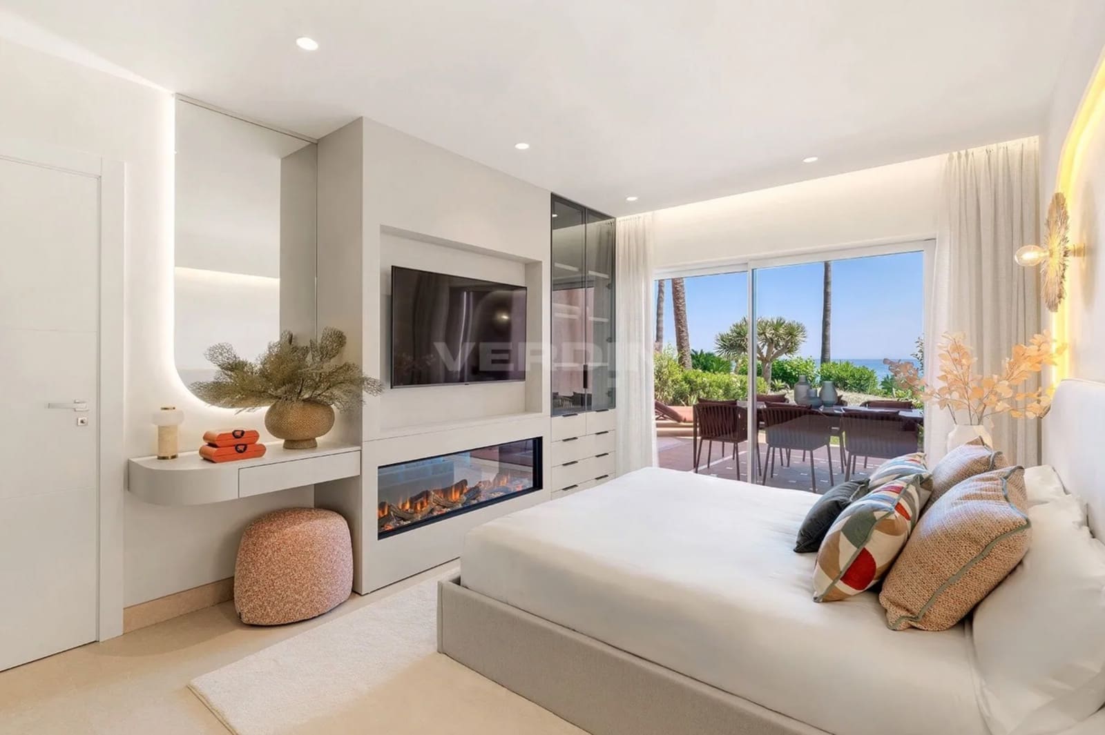 3 bedroom Apartment for sale in Estepona with pool garage - € 2,350,000 (Ref: 9244323)
