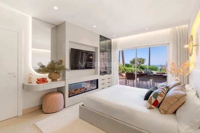 Apartamento de 3 habitaciones en Estepona en venta con piscina garaje - 2.350.000 € (Ref: 9244323)