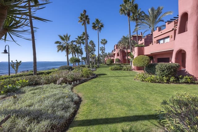 Apartamento de 3 habitaciones en Estepona en venta con piscina garaje - 2.350.000 € (Ref: 9244323)